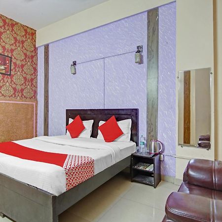 Hotel O Glorious Stayz Noida Exterior foto