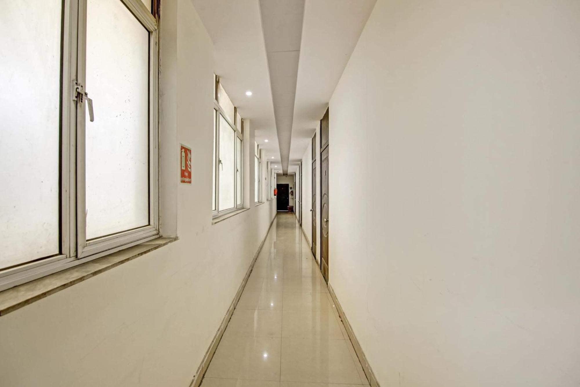 Hotel O Glorious Stayz Noida Exterior foto